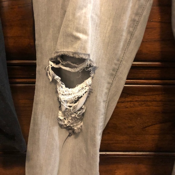 Gray ripped jeans - Picture 3 of 4